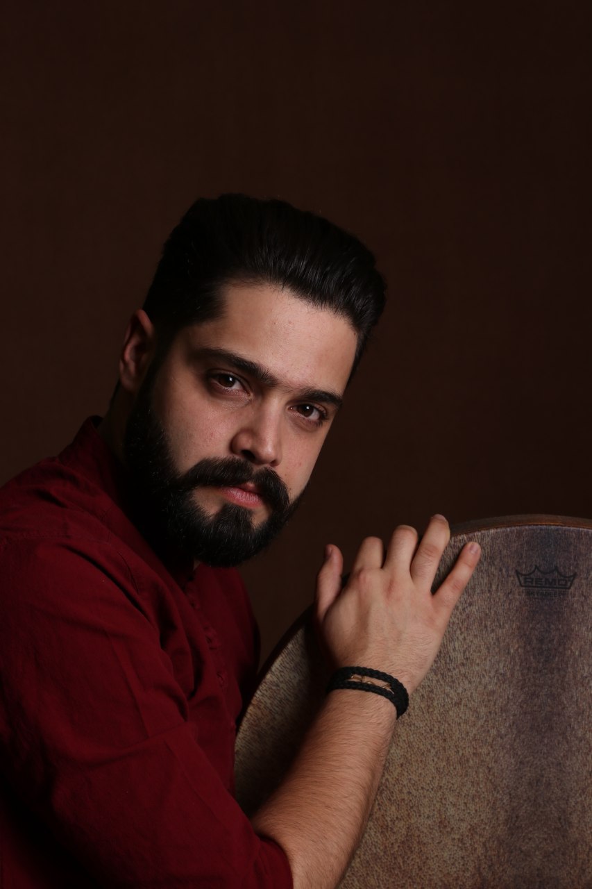 Daf sanatçısı Aryan Rezaei portresi